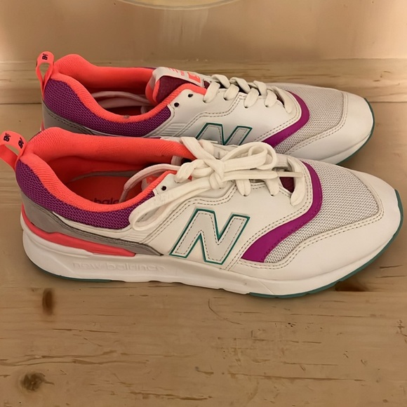 New Balance 997H - Picture 2 of 3